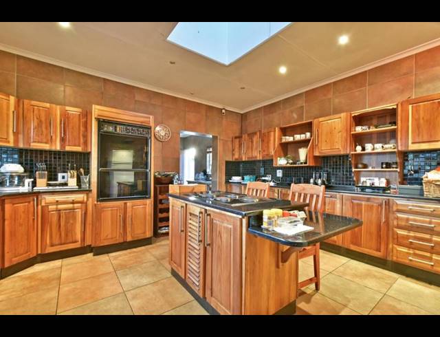 4 BEDROOM HOUSE FOR SALE IN NORTHCLIFF